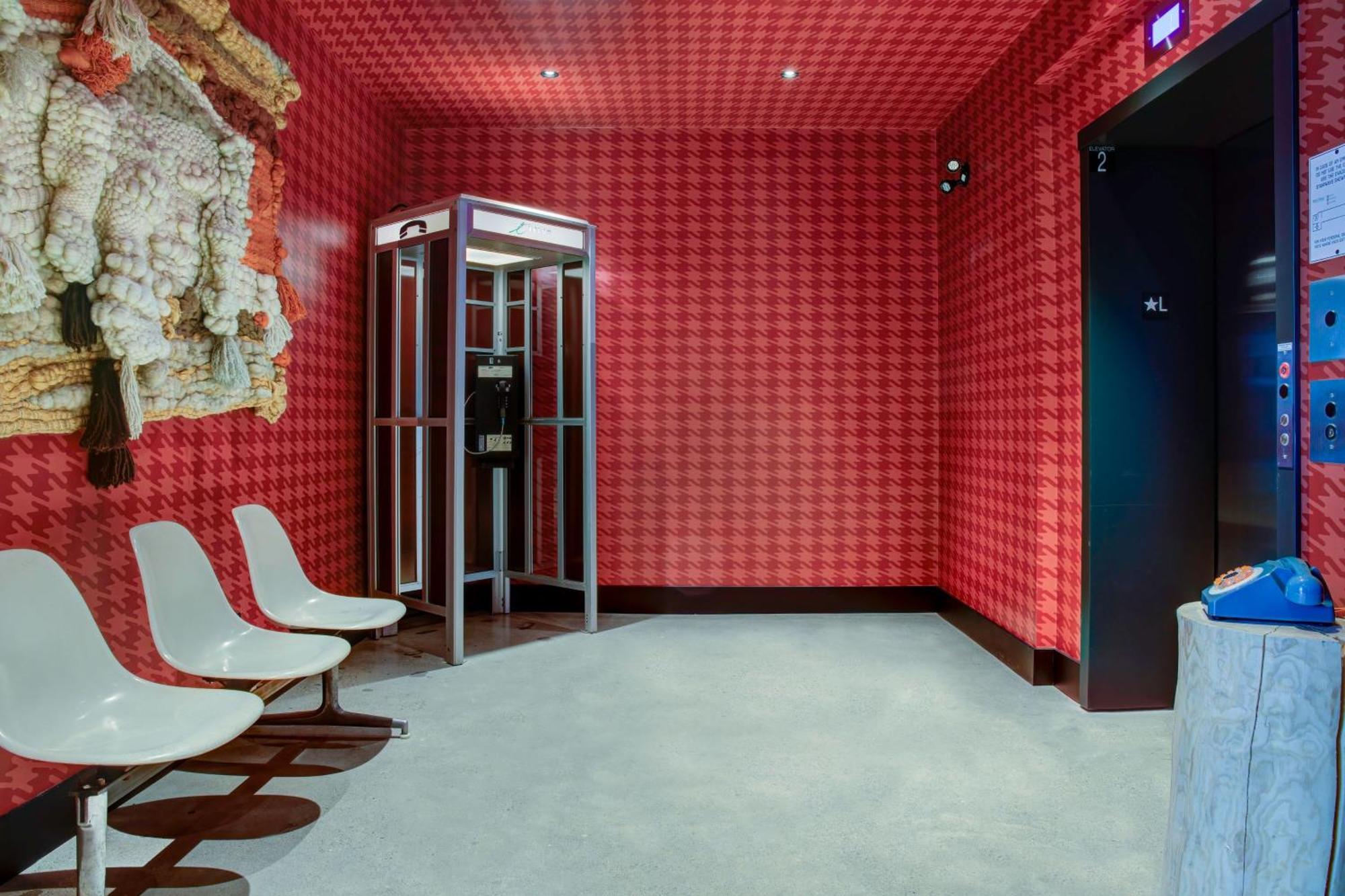 Moxy Banff Ξενοδοχείο Εξωτερικό φωτογραφία
