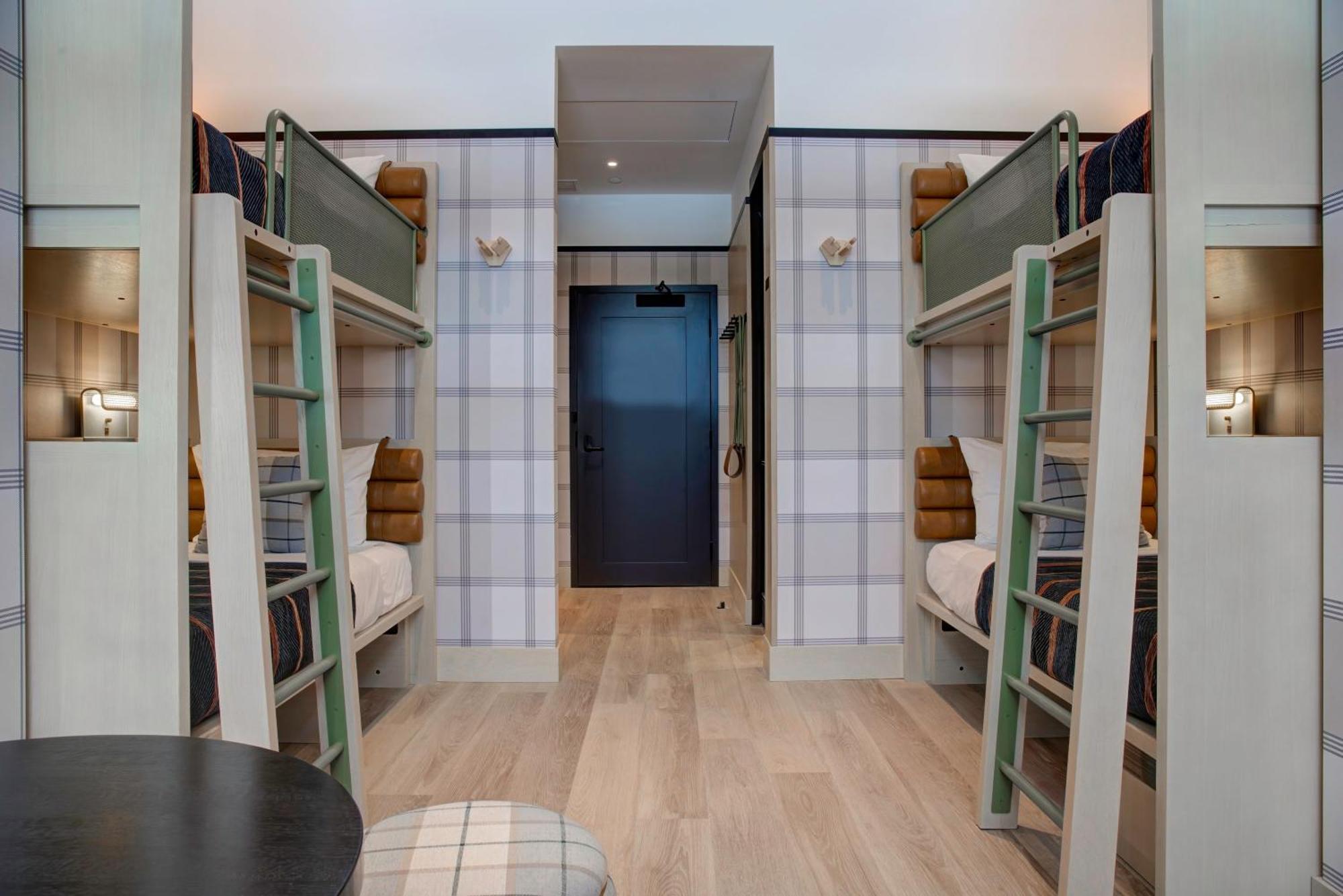 Moxy Banff Ξενοδοχείο Εξωτερικό φωτογραφία